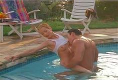 Полностью голая Анджела Дейвис в фильме «Дешевый трепет» фото #10