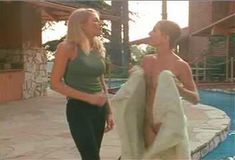 Полностью голая Анджела Дейвис в фильме «Дешевый трепет» фото #36