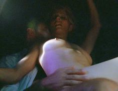 Голая Анджела Дейвис в фильме «Наверху» фото #2