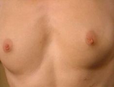 Голая Анджела Дейвис в фильме «Секс в большом городе 2» фото #2