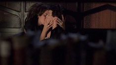 Голая грудь Анджелы Фезерстоун в фильме «Бессмертные души» фото #1