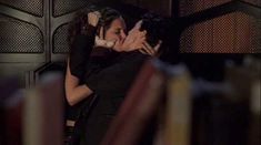 Голая грудь Анджелы Фезерстоун в фильме «Бессмертные души» фото #2