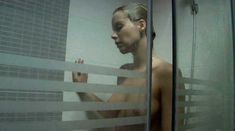 Голая Андреа Ошварт в фильме «Два тигра» фото #8