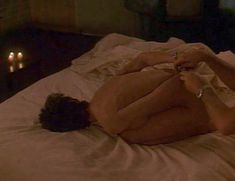 Голая Анн Парийо в фильме «Кровь невинных» фото #6