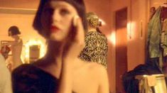 Голая Анна Брюстер в фильме «Миссис Хендерсон представляет» фото #1