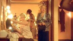 Голая Анна Брюстер в фильме «Миссис Хендерсон представляет» фото #3