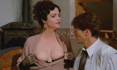 Голая Анна Гальена в фильме «Тихие дни в Клиши» фото #1