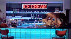 Голая Анна Левайн в фильме «За гранью смерти» фото #5