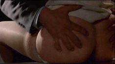 Голая Анна Левайн в фильме «За гранью смерти» фото #11