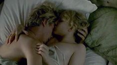 Анна Мария Мюэ засветила голую грудь и попу в фильме «К чему помыслы о любви?» фото #6