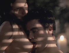 Голая грудь Анны Силк в фильме «Обман» фото #1