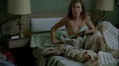 Анна Фрил показала голые сиськи в фильме «Мотель «Ниагара»» фото #5