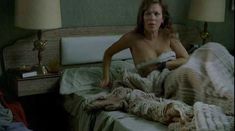 Анна Фрил показала голые сиськи в фильме «Мотель «Ниагара»» фото #6