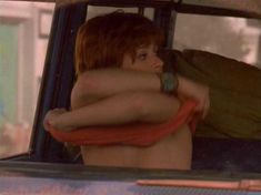 Голая грудь Анны Фрил в фильме «Секс, наркотики и Сансет Стрип» фото #1