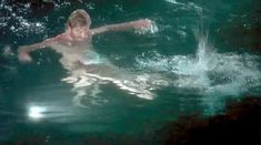 Голая Анни Бель в фильме «Лаура» фото #23