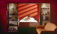 Анни Шизука Ино показала голую попку в фильме «8 1.2 женщин» фото #4