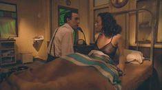 Ариадна Хиль засветила грудь в фильме «Порочный девственник» фото #1