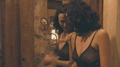 Ариадна Хиль засветила грудь в фильме «Порочный девственник» фото #8