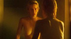 Голая Ариадна Хиль в фильме «Антарктида» фото #2