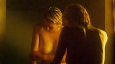 Голая Ариадна Хиль в фильме «Антарктида» фото #3