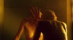 Голая Ариадна Хиль в фильме «Антарктида» фото #4