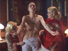 Голая Ариадна Хиль в фильме «Поборницы свободы» фото #1