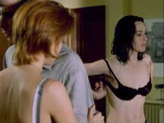 Голая Ариадна Хиль в фильме «Черные слезы» фото #8