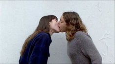 Голая Ариана Лабед в фильме «Аттенберг» фото #2