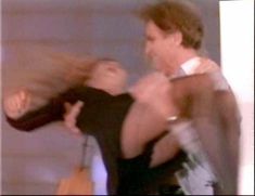 Голая Ариель Домбаль в сериале «Дневники «Красной туфельки»» фото #1