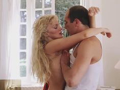 Голая Ариель Домбаль в фильме «Полина на пляже» фото #8