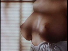 Голая Афина Мэсси в сериале «Скрытое» фото #5