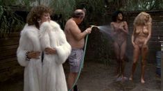 Голая Барбара Итон в фильме «Вездесущий» фото #9