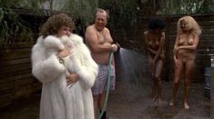 Голая Барбара Итон в фильме «Вездесущий» фото #11