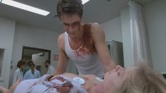 Голая Барбара Крэмптон в фильме «Реаниматор» фото #12