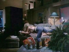 Голая грудь Барбары Крэмптон в фильме «Роботы-убийцы» фото #4