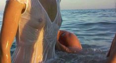 Барбара Шульц засветила соски в фильме «Тряпки» фото #1