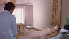 Голая Барби Бентон в фильме «Резня в больнице»