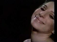 Голая грудь Барбры Стрейзанд в фильме «Филин и кошечка» фото #1