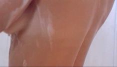 Голая Бетси Расселл в фильме «Девчонка-сорванец» фото #4