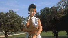 Голая Бетси Расселл в фильме «Частная школа» фото #13