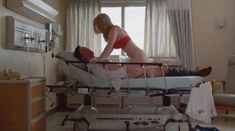 Голая Бетти Джилпин в сериале «Сестра Джеки» фото #3