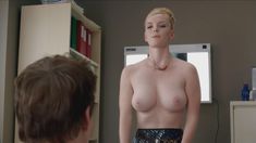 Голая Бетти Джилпин в сериале «Сестра Джеки» фото #7