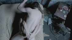 Голая Билли Пайпер в сериале «Страшные сказки» фото #7