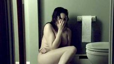 Голая Бобби Сью Лютер в фильме «Похороненная» фото #2