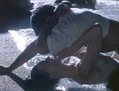 Голая Бренда Стронг в фильме «Подводное течение» фото #3