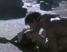 Голая Бренда Стронг в фильме «Подводное течение» фото #4