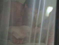 Голая Бренда Стронг в фильме «Подводное течение» фото #8