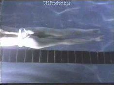 Голая Бриджит Нильсен в фильме «Домино» фото #6