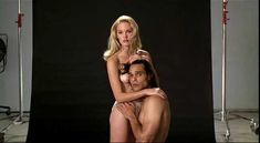 Голая сиська Бриджит Уилсон в фильме «Настоящая блондинка» фото #4