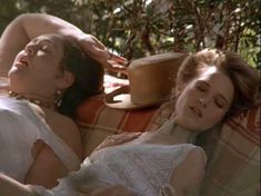 Бриджит Фонда показала голую грудь в фильме «Дорога на Вэлвилл» фото #6